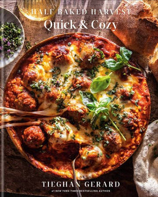 Book cover of 'Quick & Cozy' by Tieghan Gerard featuring a pizza and bread.