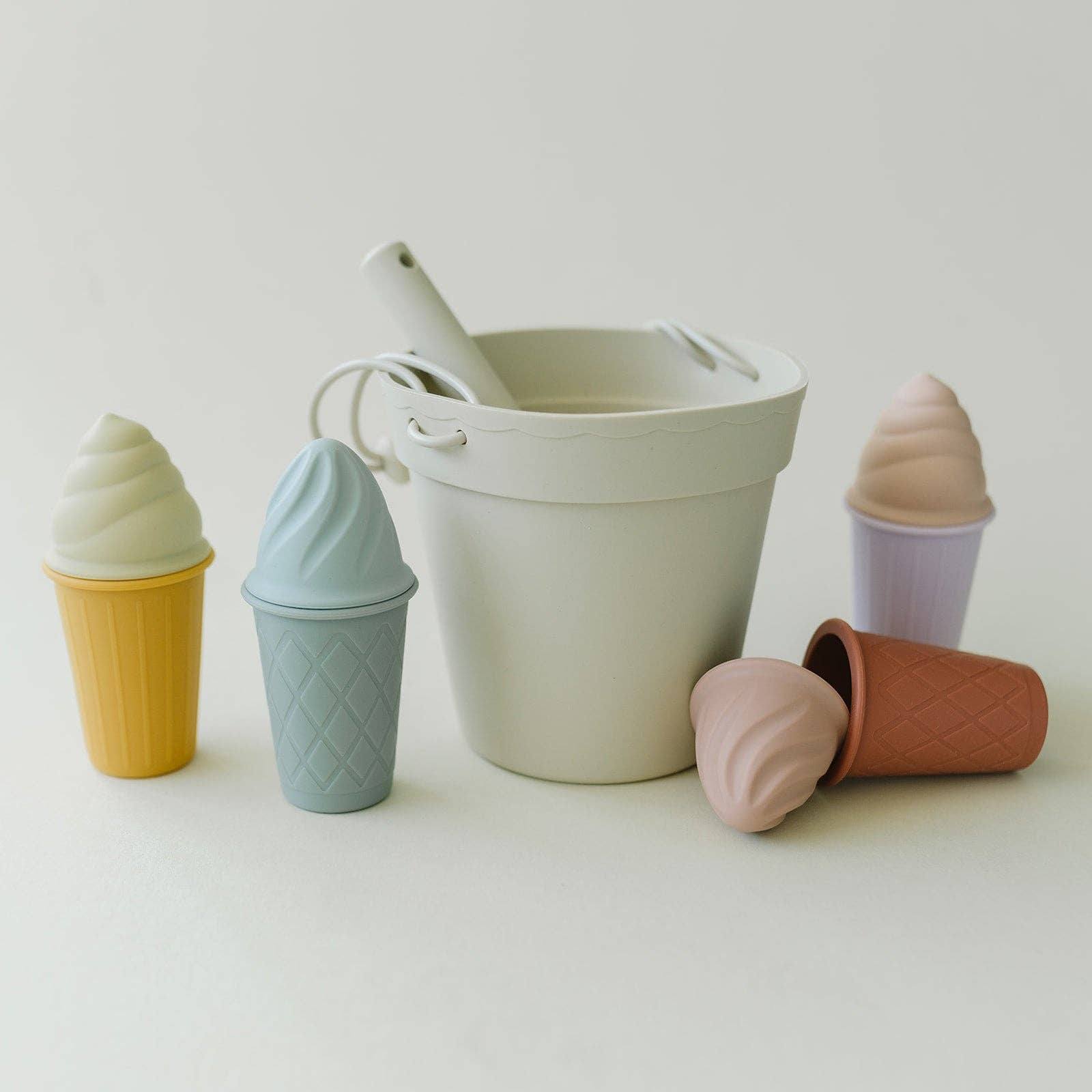 Classic Retro Ice Cream Beach Set - FORD + ELM