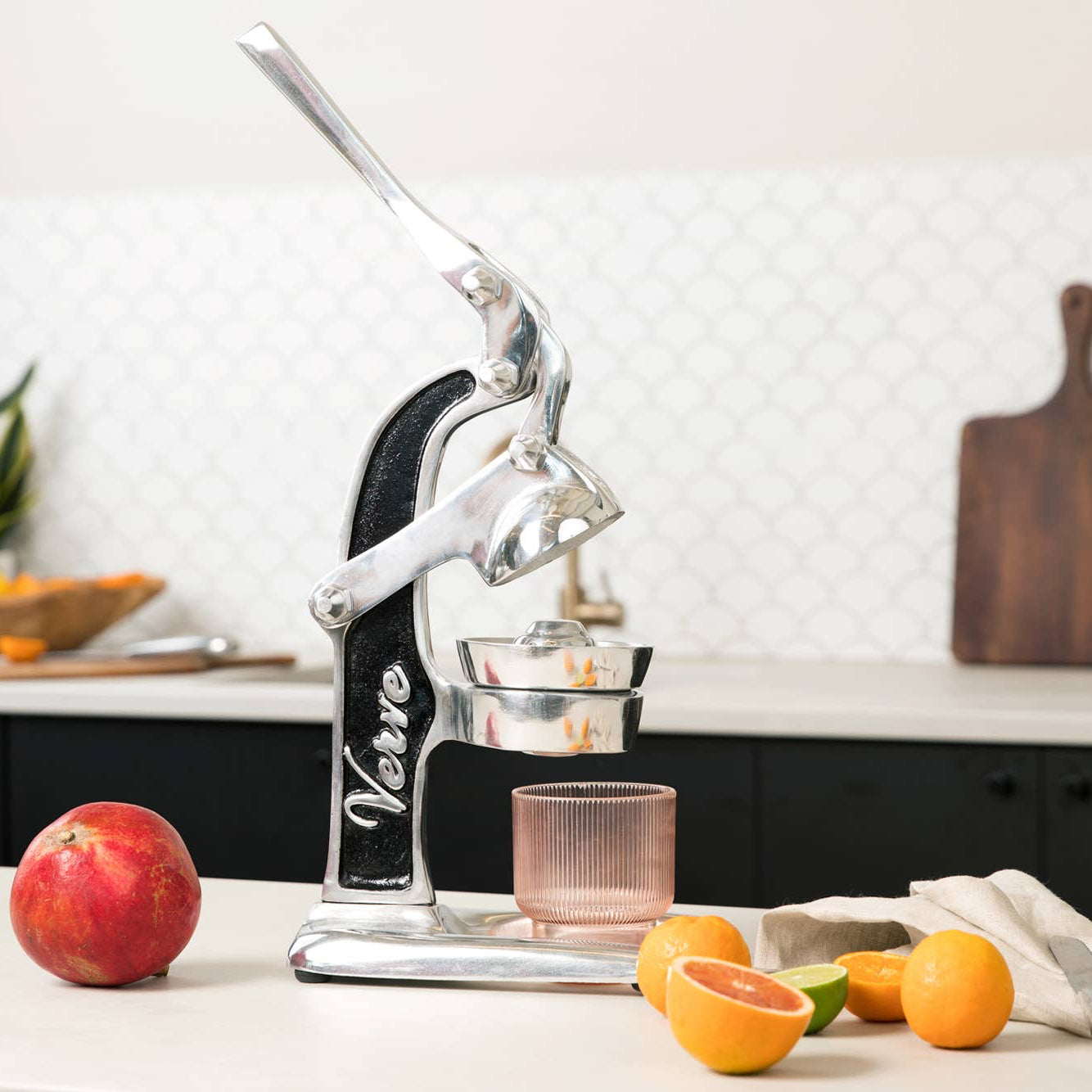 Verve Citrus Juicer - Black - FORD + ELM