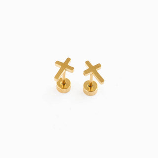 Gold ring with a diamond on a white background