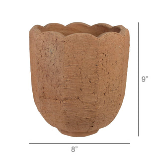 Terracotta pot with dimensions indicated on a white background
