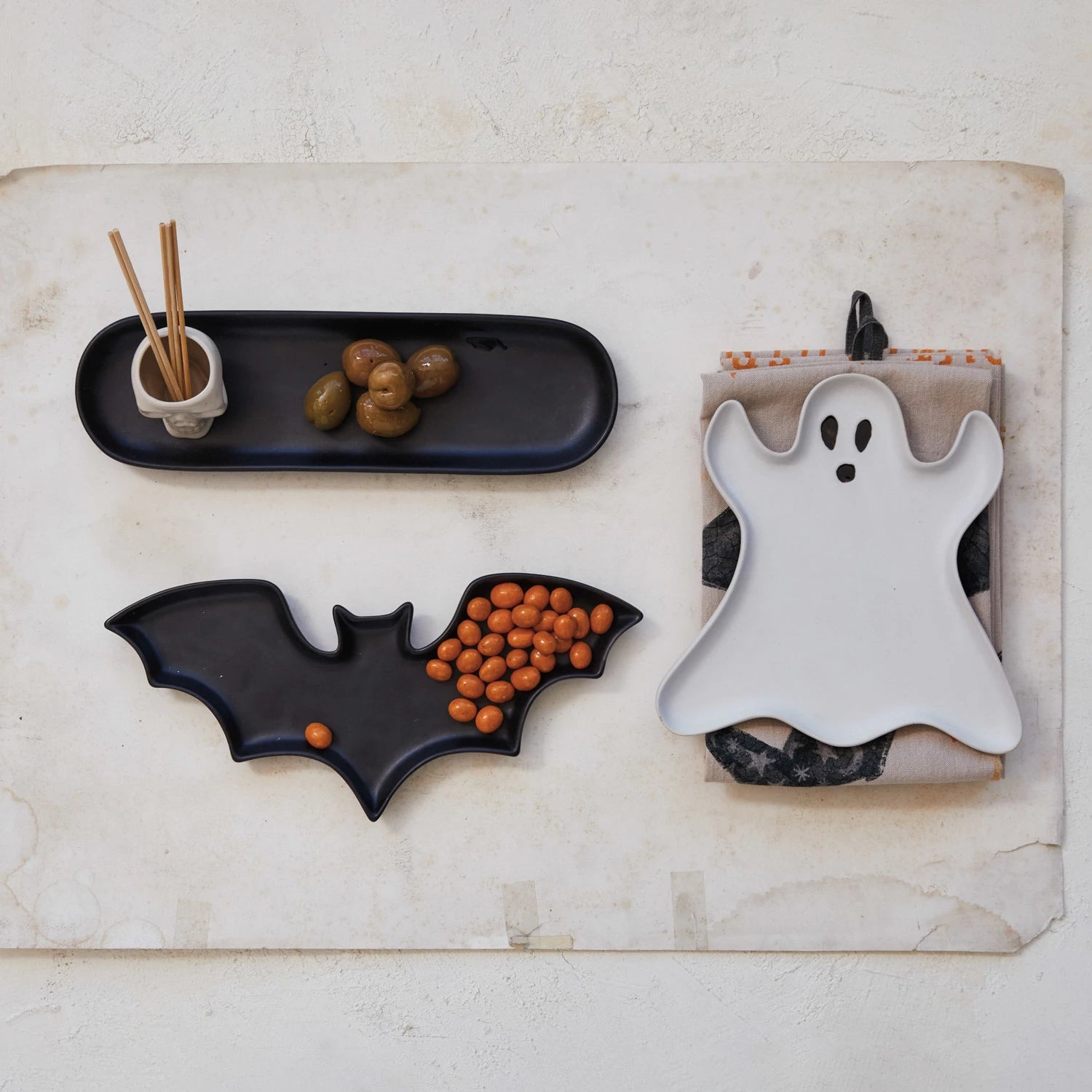 Stoneware Bat Dish, Matte Black - FORD + ELM